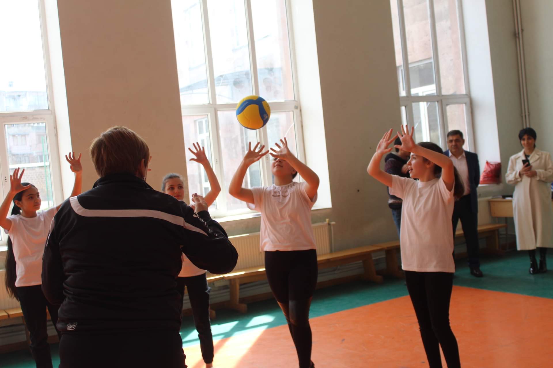 Armenian pupils enjoy Volleyball session in Ashtarak EEVZA